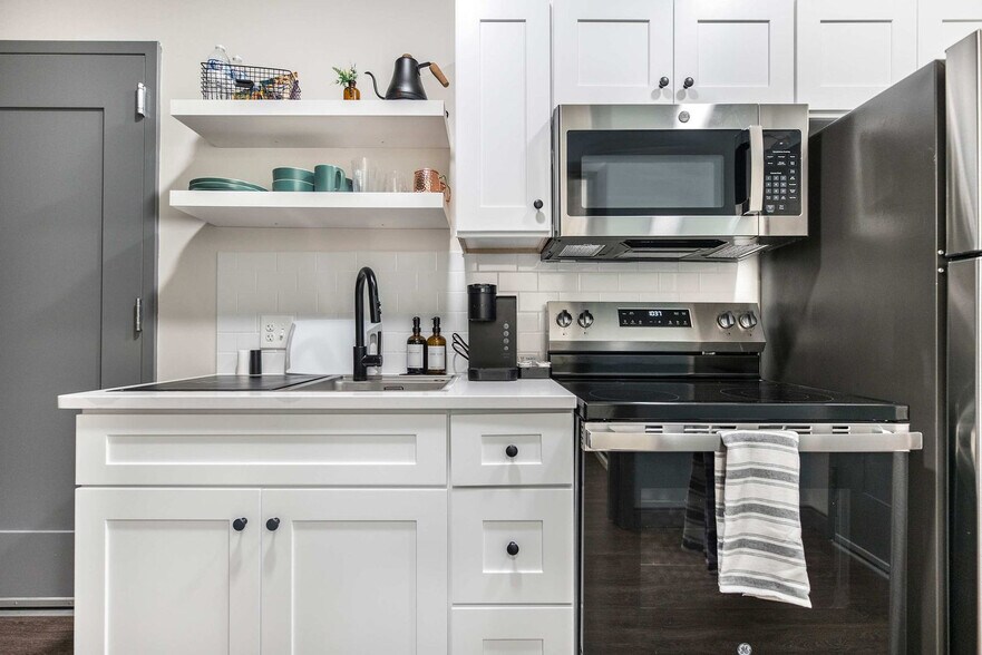 Building Photo - 781 Spring St