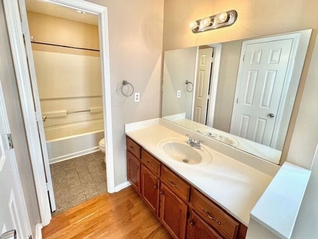 Building Photo - Available September 26, 2025, Charming 3 B...
