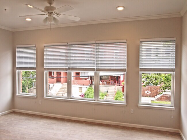 Building Photo - 352 Atwood St