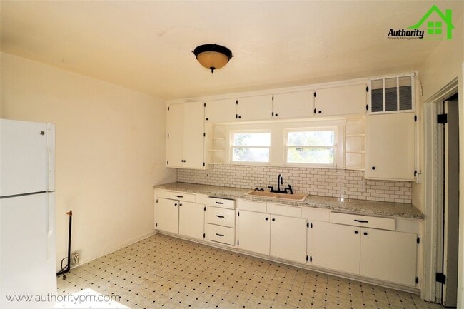 Building Photo - 1141 Magnolia Ave