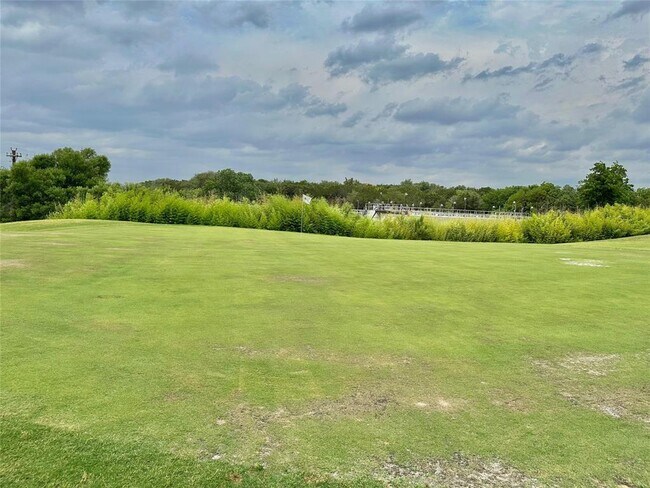 Building Photo - 5206 Country Club Dr