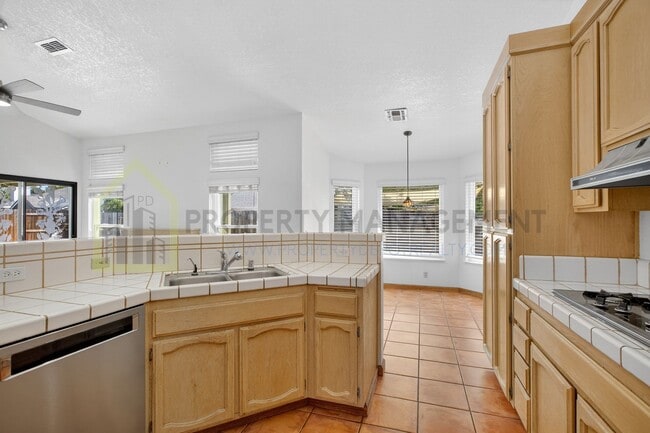 Building Photo - Beautiful 3-Bedroom Home with Pool in Elk ...