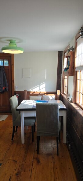 Building Photo - 18 King St