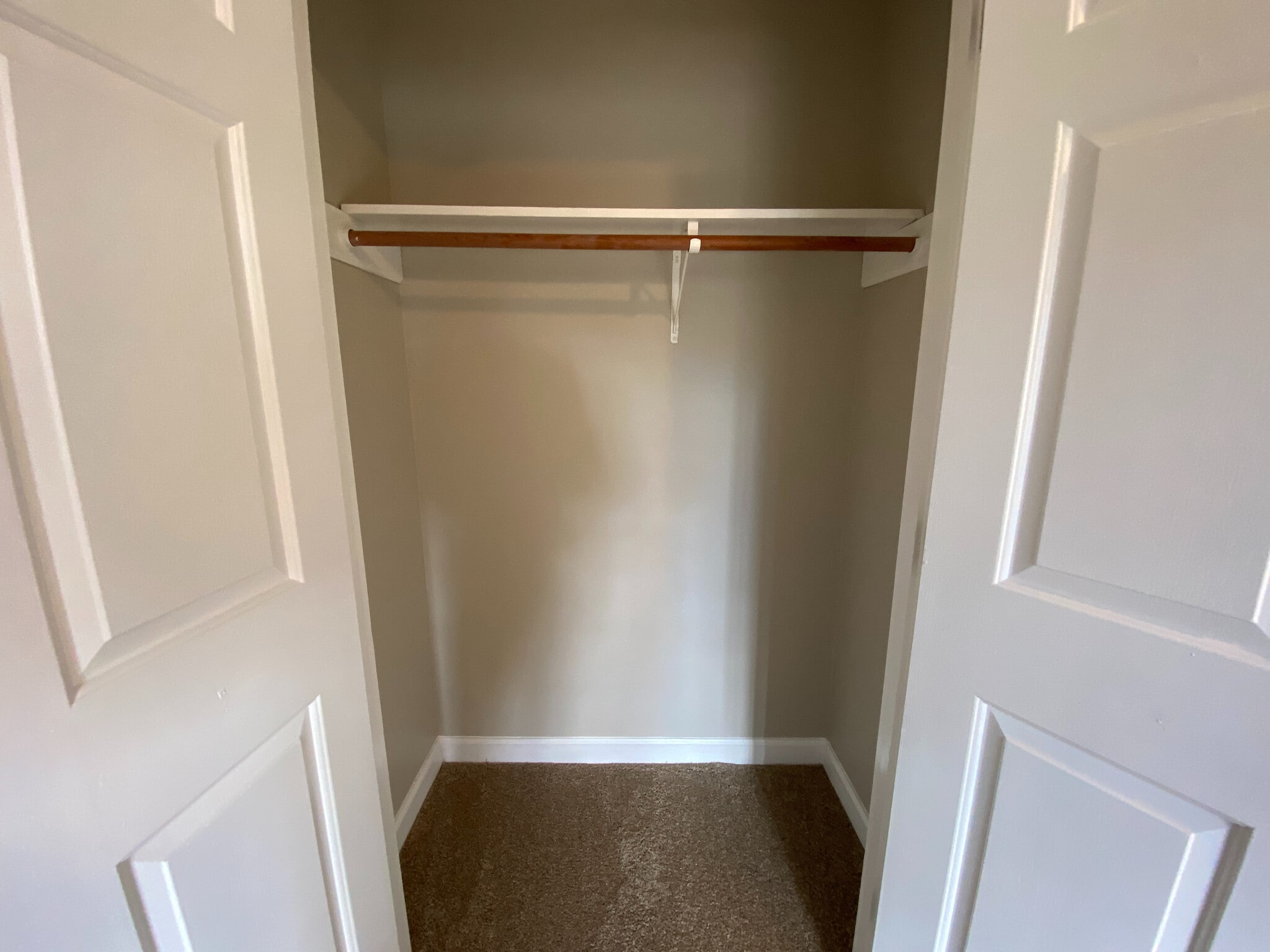 Building Photo - Room in House on Woods Ream Dr