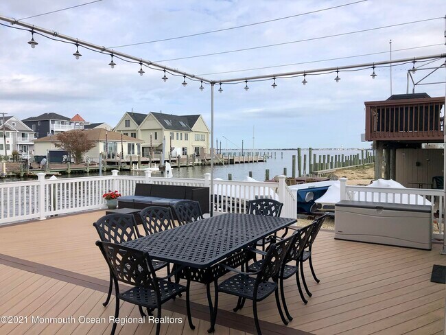 Building Photo - 3456 Jefferson Ave