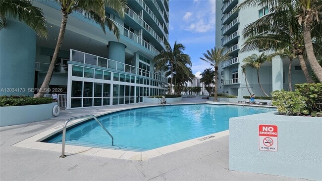 Building Photo - 1900 N Bayshore Dr