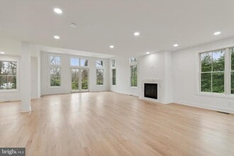 Building Photo - 35 Sycamore Pl