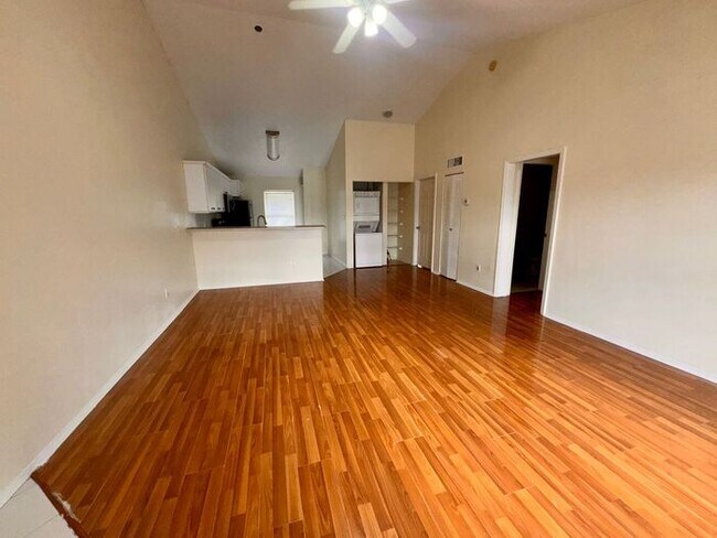 Building Photo - 3651 N Goldenrod Rd