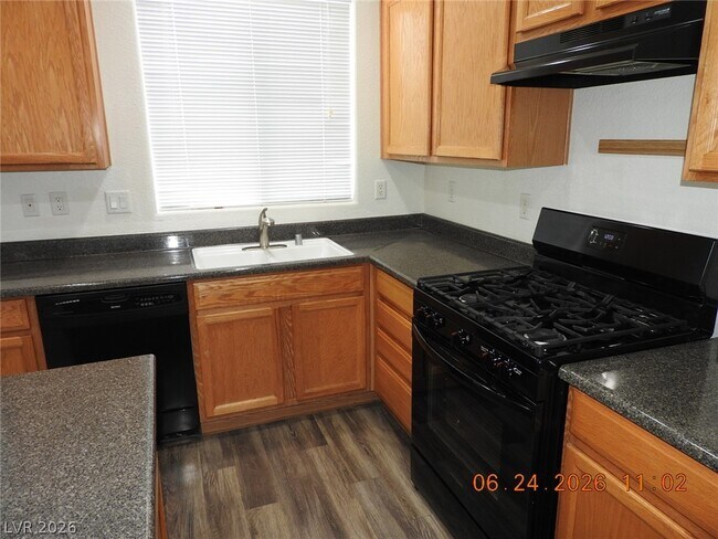 Building Photo - 521 W Dolphin Peak Ct