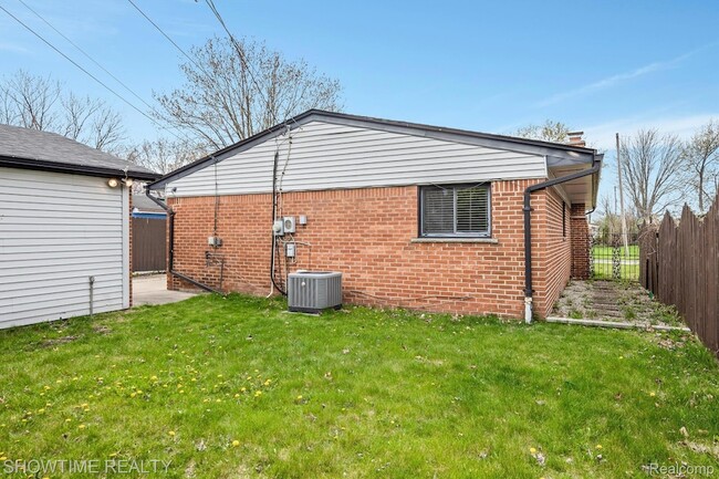 Building Photo - 31810 Briar Ln