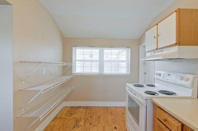 Building Photo - Knoxville 37917 - 2 bedroom, 1 bath home -...
