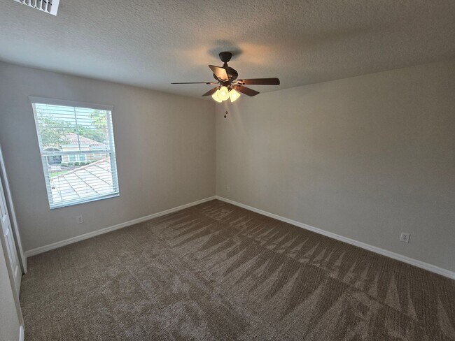 Building Photo - Luxurious Single-Family Home in Secluded Mount Dora Community