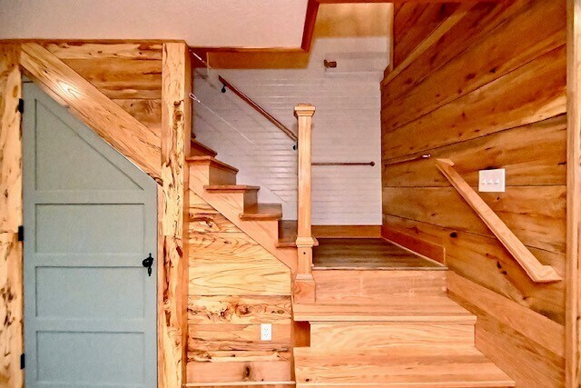 stairway to master bedroom - 172 Diamond Ct SE