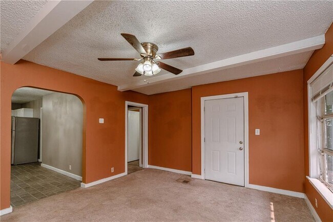 Building Photo - 100 Esplanade Ave