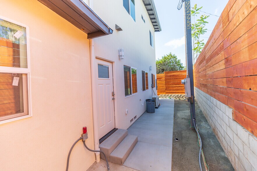 Building Photo - 8975 Spring Pl