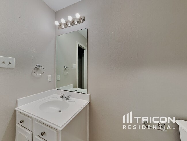 Building Photo - 7711 Cypress Edge Dr