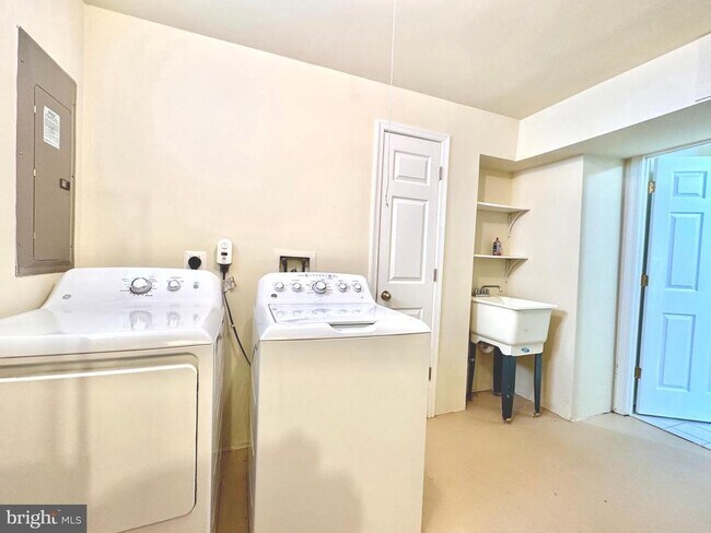 Building Photo - 22006 Stone Pier Ln