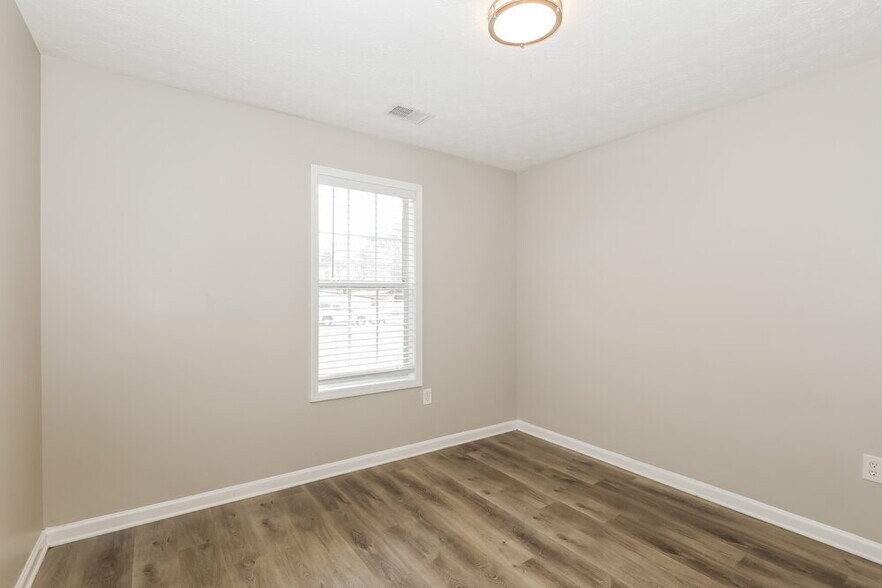 Building Photo - 733 Sinclair Way