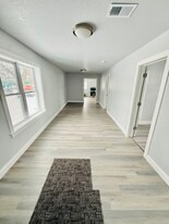 Building Photo - 1713 Maple St