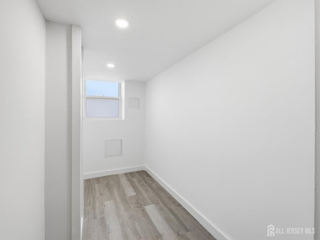 Building Photo - 14 John St