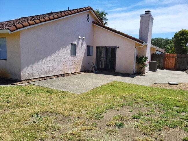 Building Photo - Charming Court home