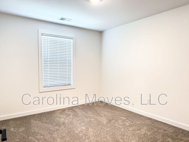 Building Photo - 1431 Darrowby Way