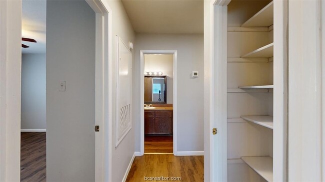 Building Photo - 2803 Longmire Dr