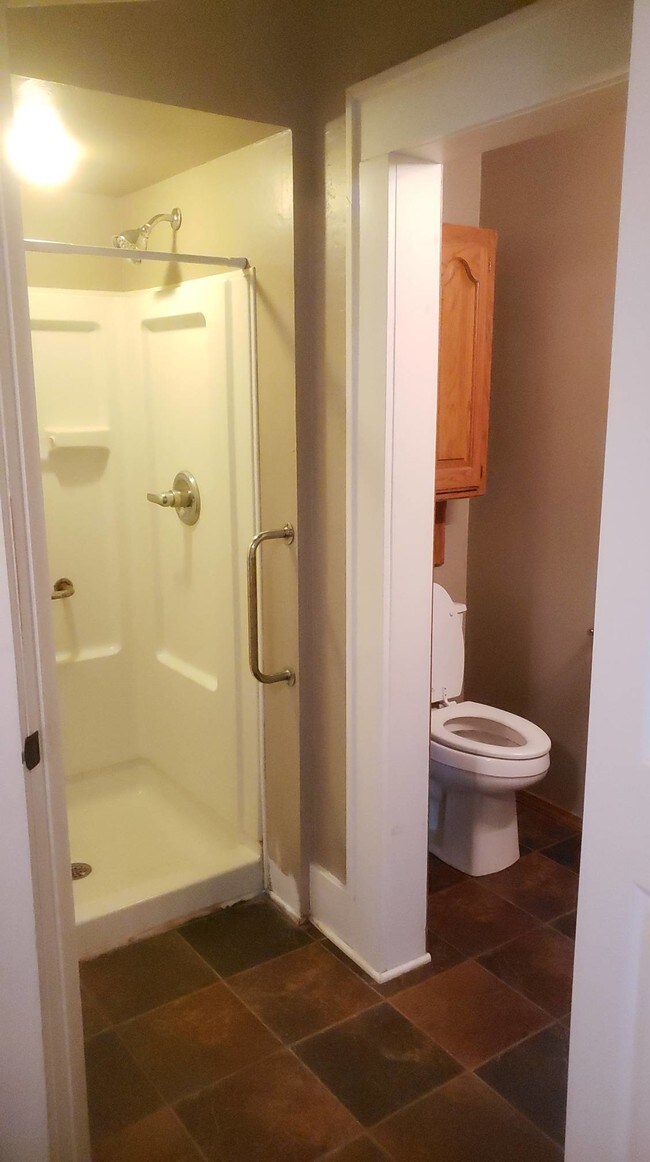 Building Photo - 105 S Barnes St