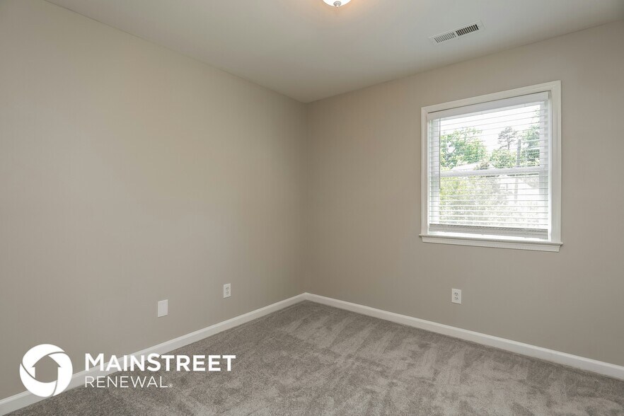 Building Photo - 1511 Groveland Trail