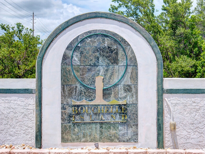 Building Photo - 454 Bouchelle Dr