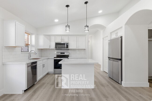 Building Photo - 2420 W Blue Sky Dr