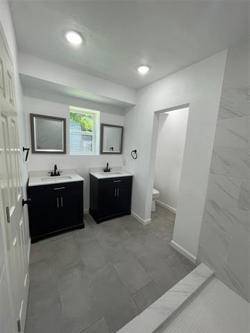 Building Photo - 607 E Monterey St