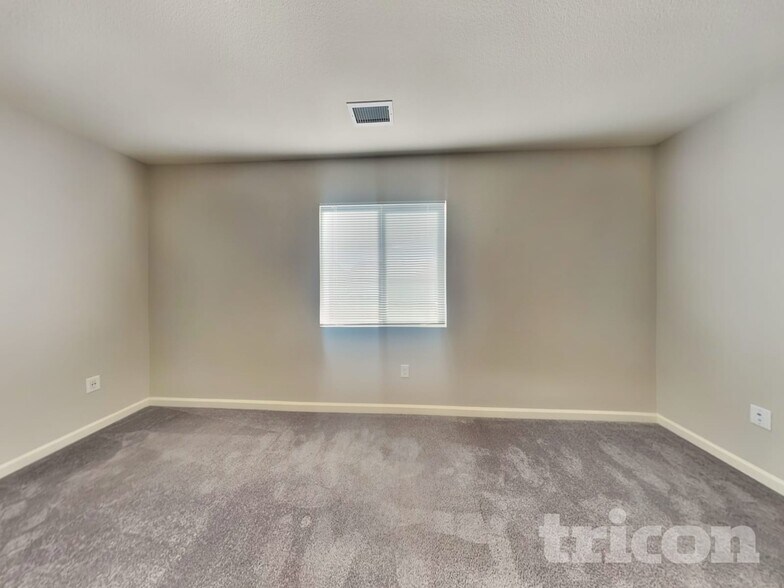 Building Photo - 8948 Elk Ravine Dr