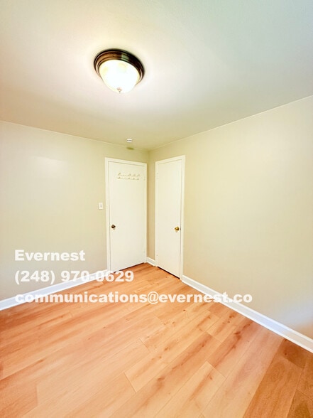 Building Photo - 17252 Sunnybrook Dr