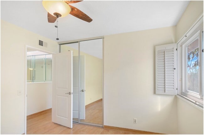 Building Photo - Beautiful Woodbridge Home!