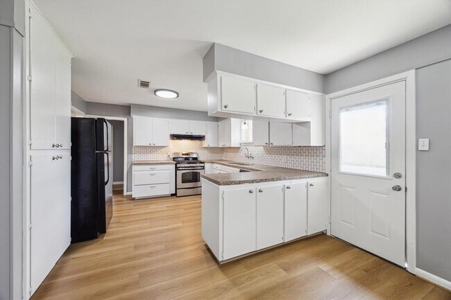 Building Photo - 10622 Oasis Dr