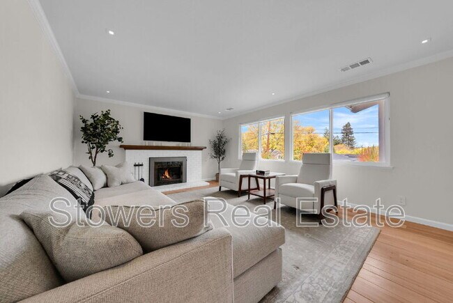 Building Photo - 627 N Silverado Dr