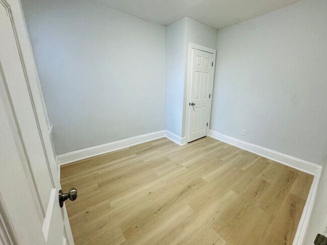 Building Photo - Remodeled 3b/1b House in West Philly! Section 8 Only