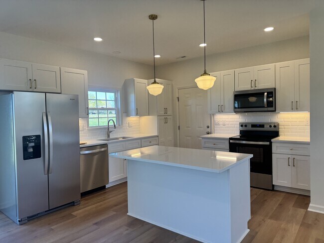 Building Photo - 204 Landmark Dr