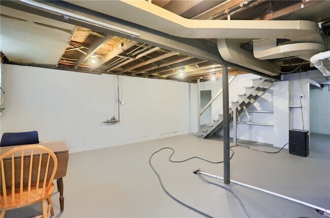 Building Photo - 740 Pershing St