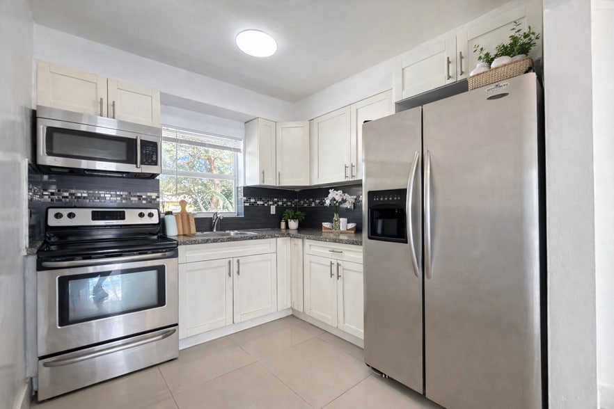 Building Photo - 911 NW 57th St