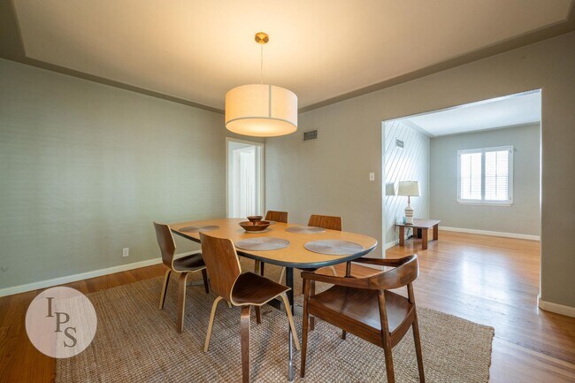 Building Photo - Beautifully Updated Fresno High Home - Walkable to Gazebo Gardens, 3BR/1BA, Partially Furnished