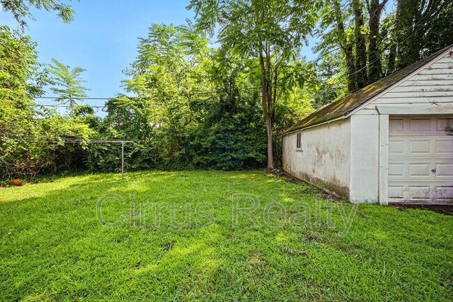 Building Photo - 428 Melville Rd