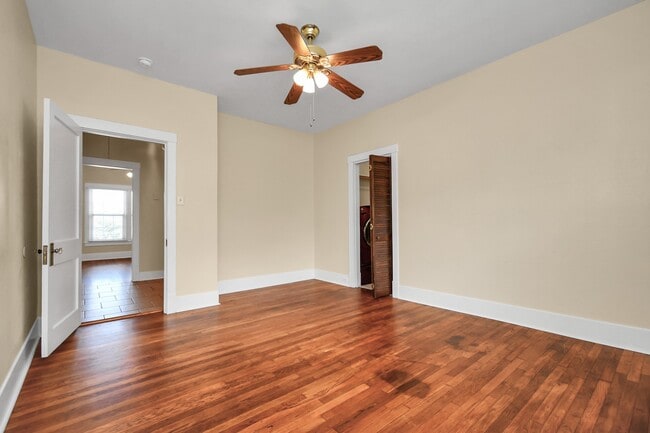 Building Photo - 411 Peden St