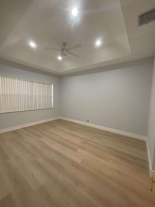 Building Photo - Luxury-Style 3BR Home in Prime West Palm Beach Location