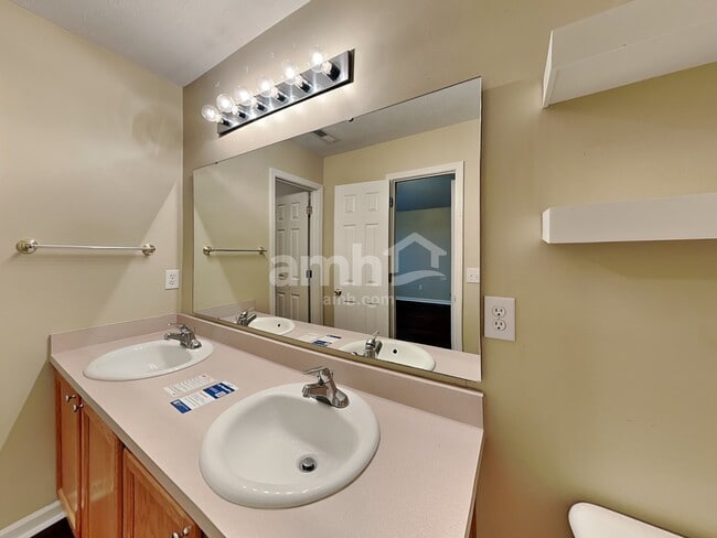 Building Photo - 551 Grabill Dr