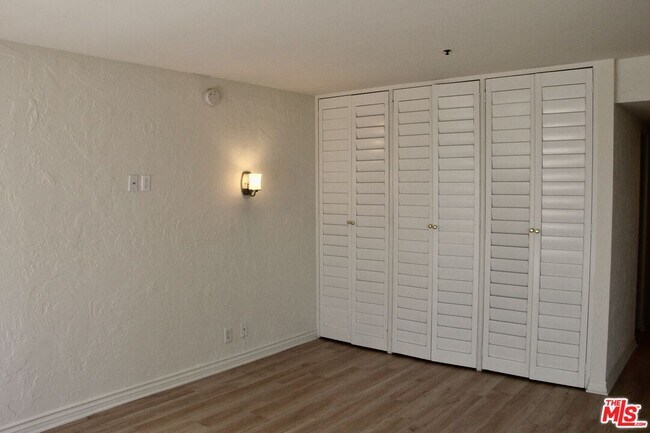 Building Photo - 10790 Wilshire Blvd