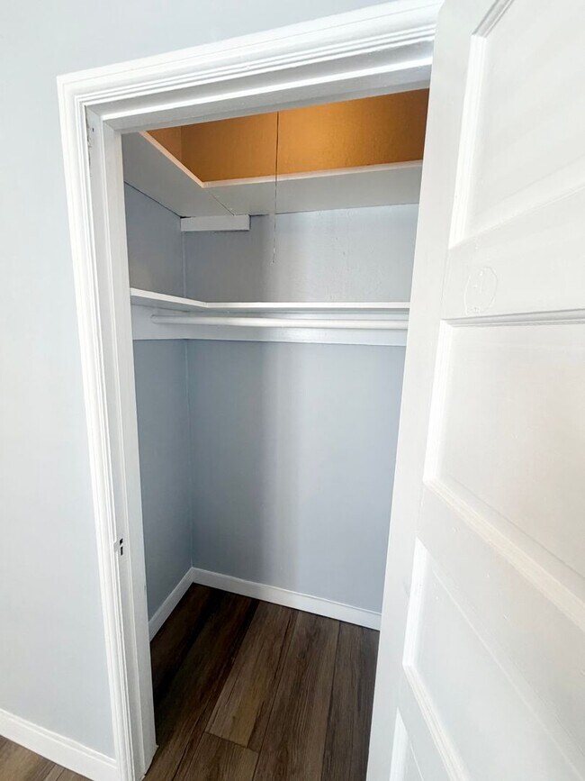 Building Photo - 2 bed 1 bath SFH near USC with gated parking