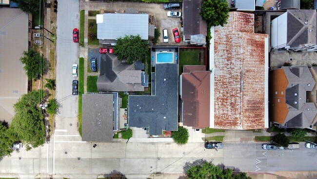 Building Photo - 3520 Beauchamp St
