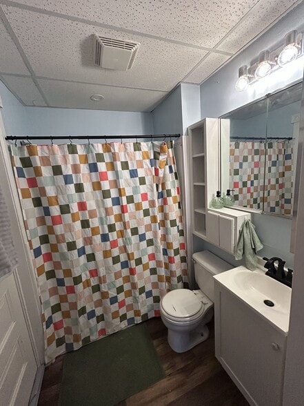 Bath Apt 1 - 821 Tremont St